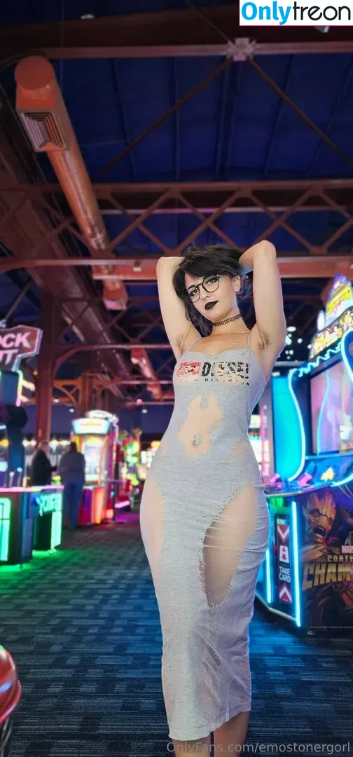 Emostonergorl nude photo #0576 (Obvious_Confusion699 / emo.stoner.gorl / smolstarcaster)