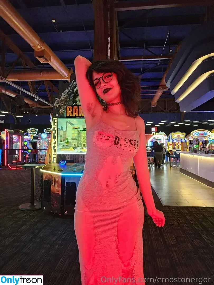 Emostonergorl nude photo #0580 (Obvious_Confusion699 / emo.stoner.gorl / smolstarcaster)