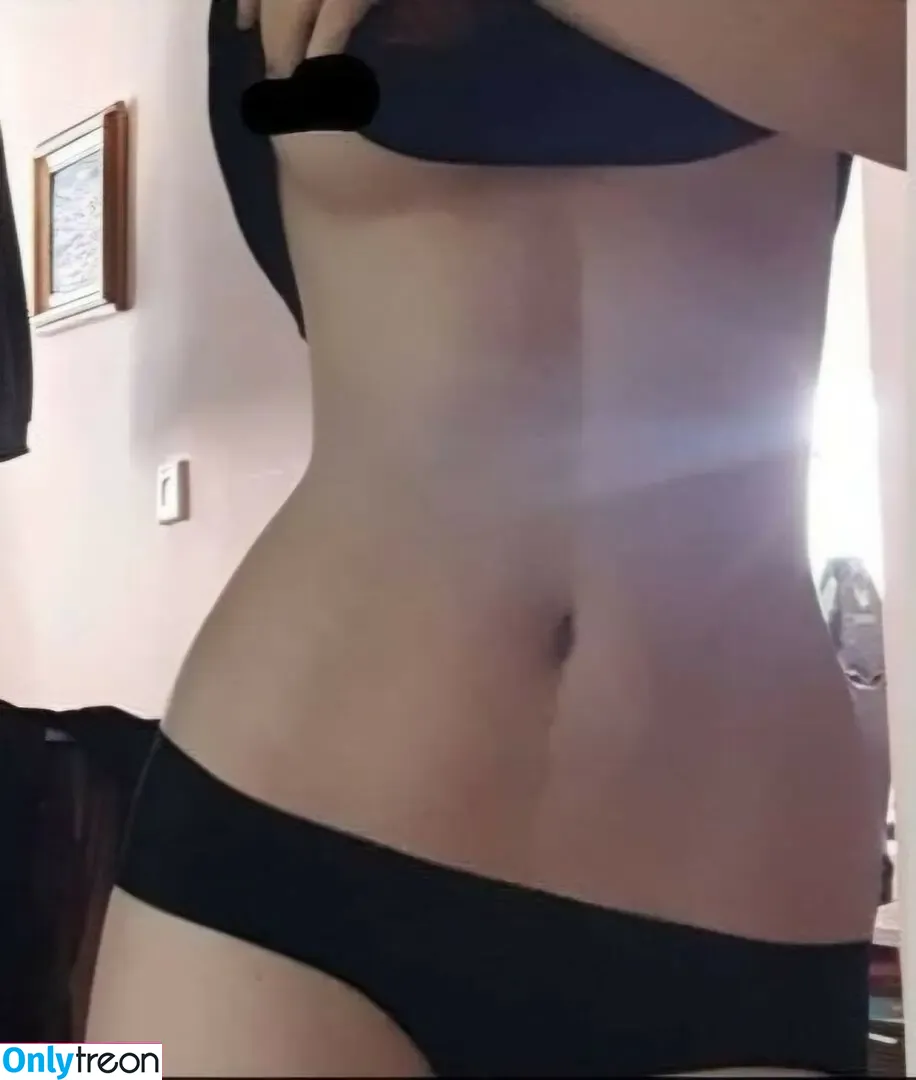emquizii nude photo #0169 (emquizii)