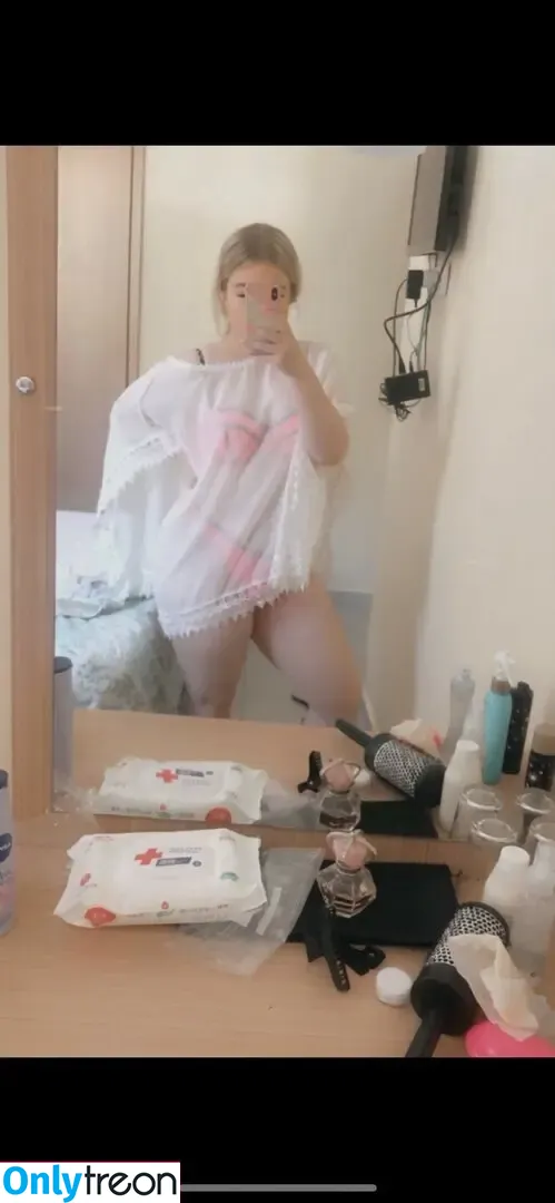 Emsarahxox nude photo #0004 (emsarah_photo / xxsacredhoneyxx)