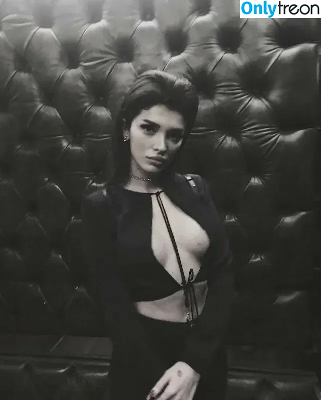 Era Istrefi nude photo #0022 (deaditebabe / eraistrefi)