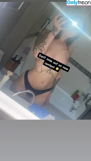Erica Brown / couldyoufuckinnott nude photo #0002
