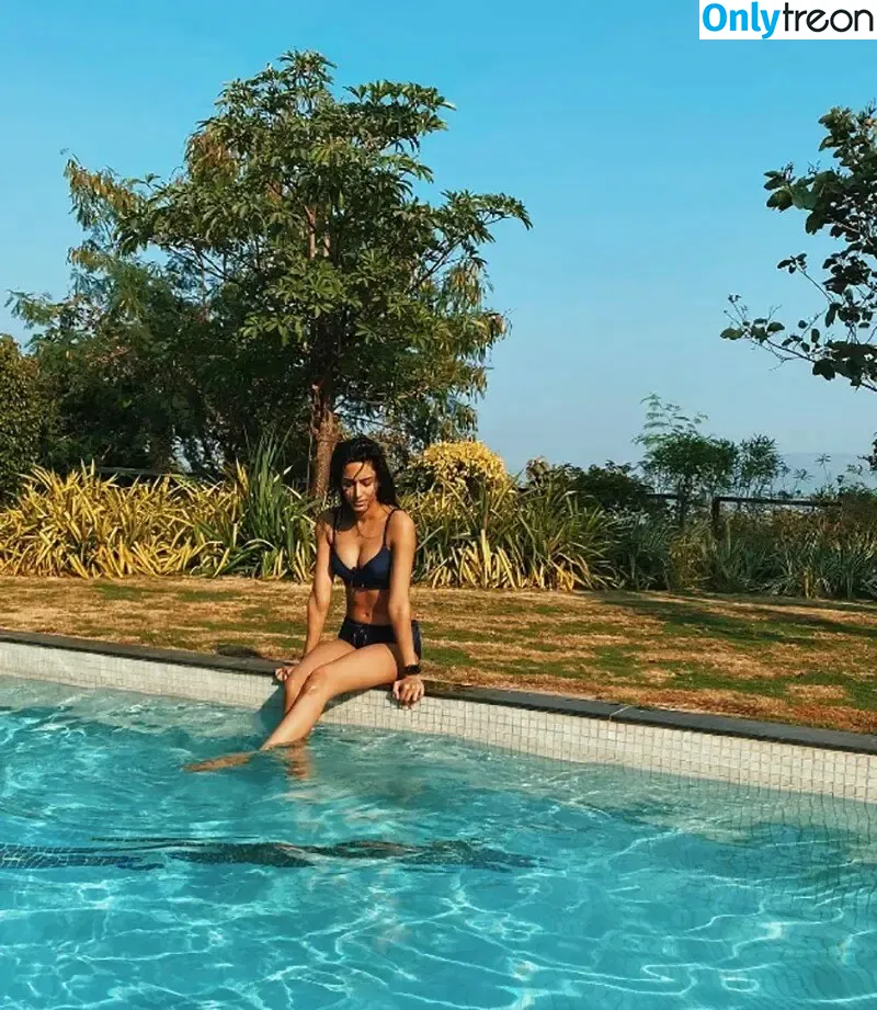 Erica Fernandes nude photo #0001 (iam_ejf)