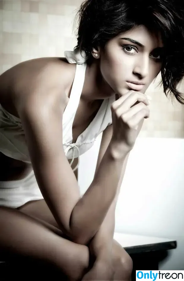 Erica Fernandes nude photo #0033 (iam_ejf)
