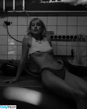 Erin van Dongen / erinvandongen nude photo #0011
