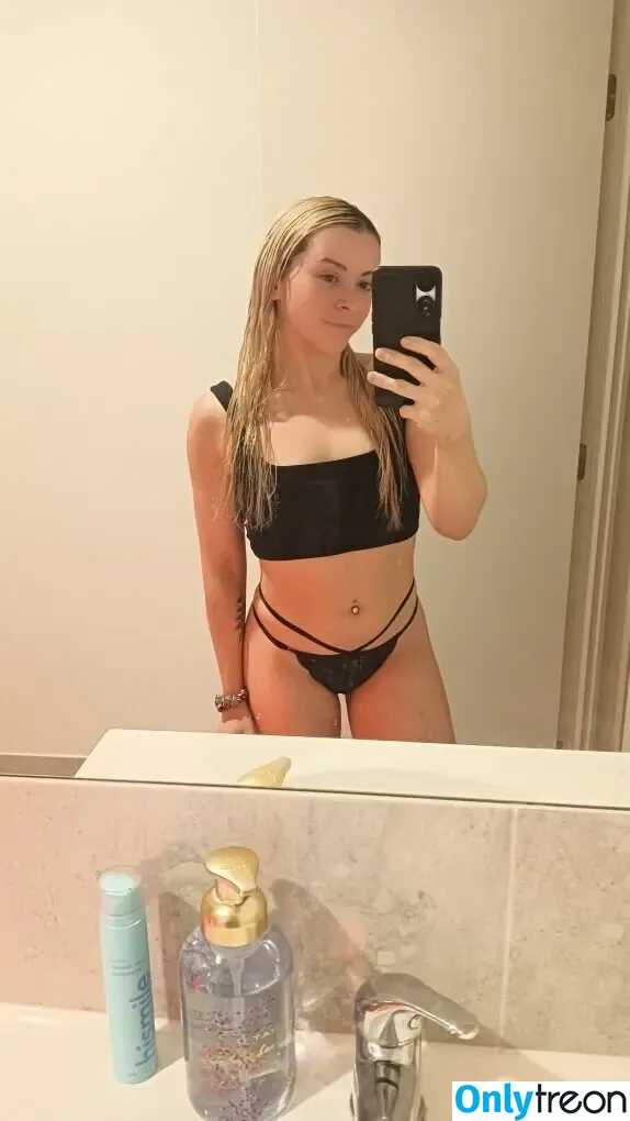 erinloi nude photo #0021 (Erin Loi / erinluii)