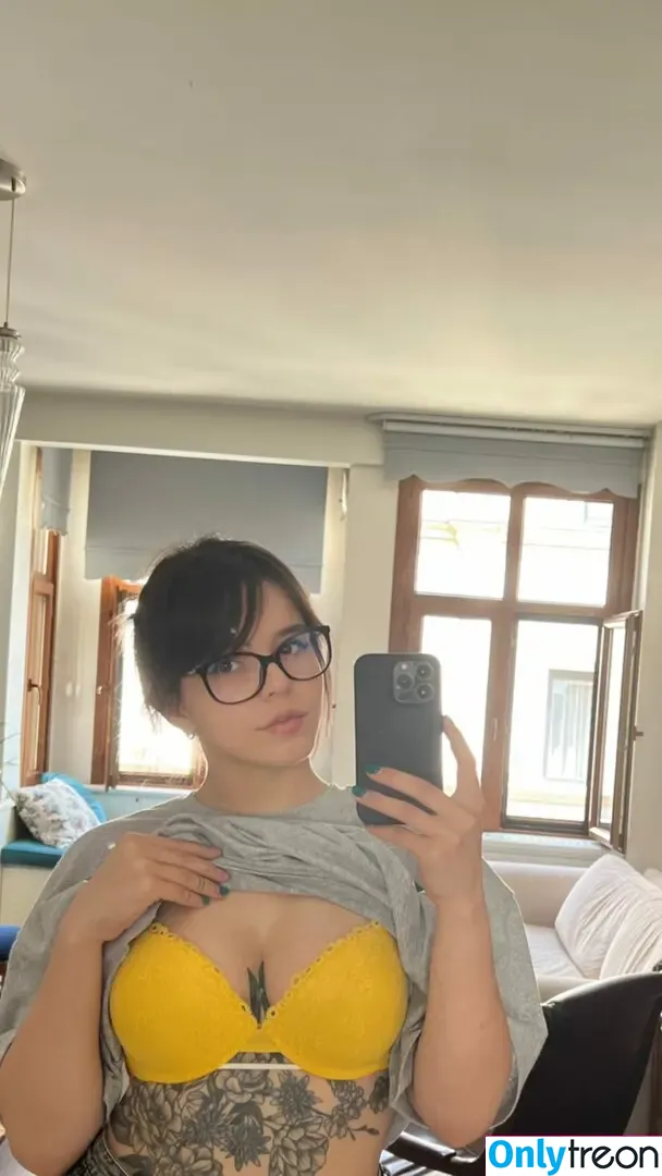 es.lain nude photo #0628 (Yummy Yum Yum)
