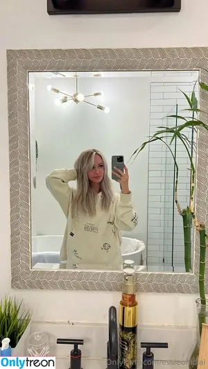 essieofficial / essie nude photo #0112