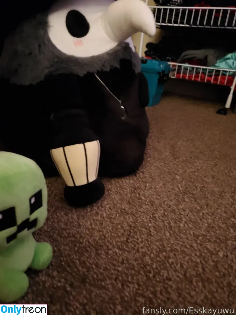 Esskayuwu nude photo #0003 (Esskayuwu)