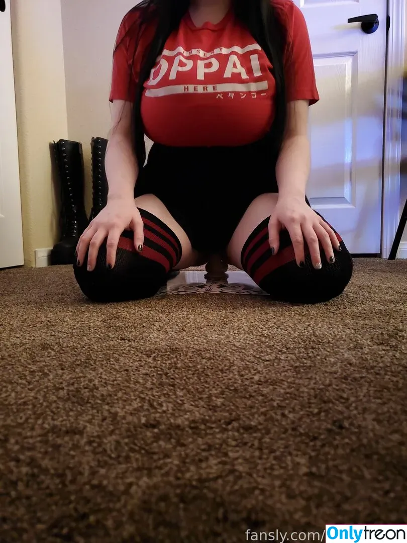 Esskayuwu nude photo #0005 (Esskayuwu)