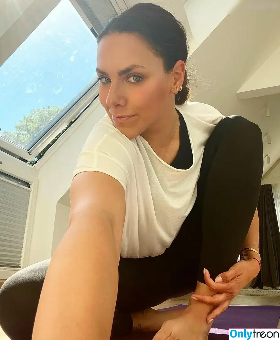 Esther Sedlaczek nude photo #0104 (esthersedlaczek)