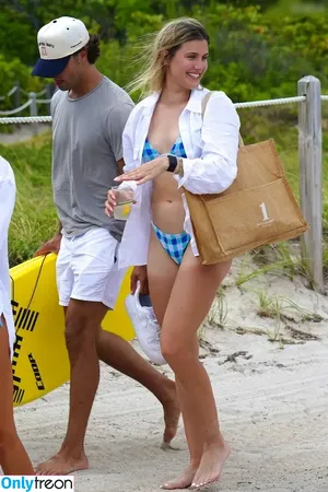 Eugenie Bouchard / Genie / geniebouchard nude photo #0563