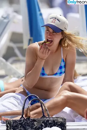Eugenie Bouchard / Genie / geniebouchard nude photo #0568