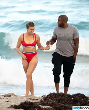 Eugenie Bouchard / Genie / geniebouchard nude photo #0603
