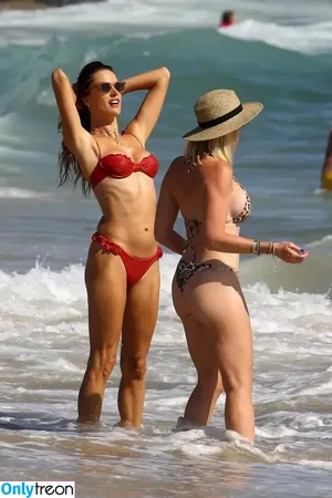 Eugenie Bouchard / Genie / geniebouchard nude photo #0630