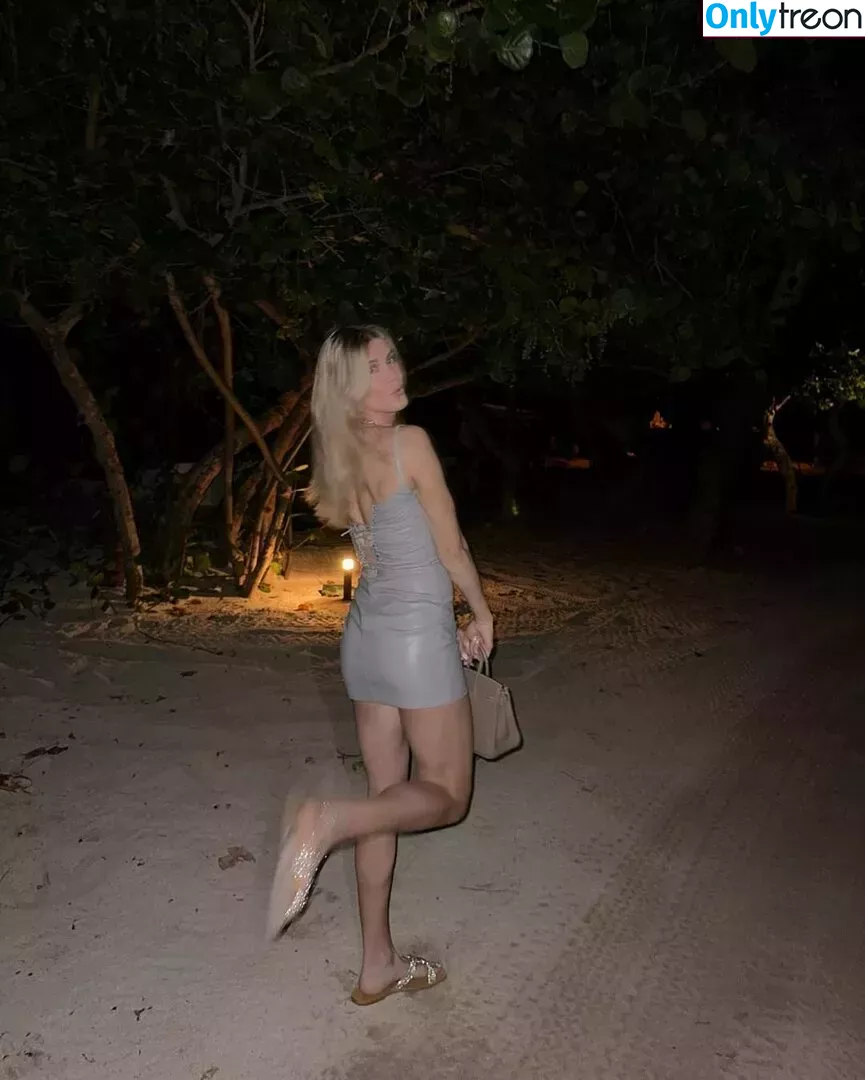 Eugenie Genie Bouchard nude photo #0392 (Eugenie 