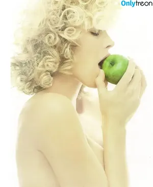Eva Herzigová / evaherzigova nude photo #0051