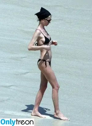 Eva Herzigová / evaherzigova nude photo #0081