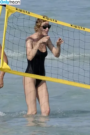 Eva Herzigová / evaherzigova nude photo #0127