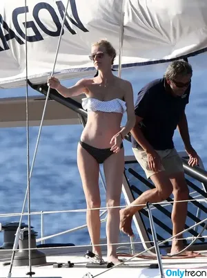 Eva Herzigová / evaherzigova nude photo #0129