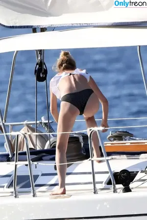 Eva Herzigová / evaherzigova nude photo #0132