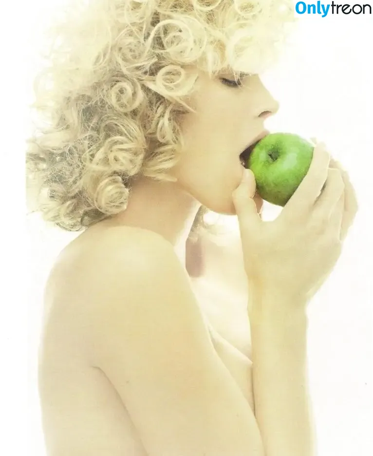 Eva Herzigová nude photo #0051 (evaherzigova)