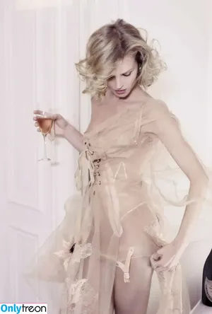 Eva Herzigova / evaherzigova nude photo #0045