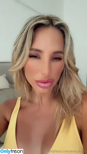 eva.sky.ts / evaskye nude photo #0030