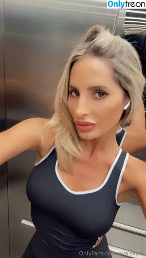 eva.sky.ts / evaskye nude photo #0100