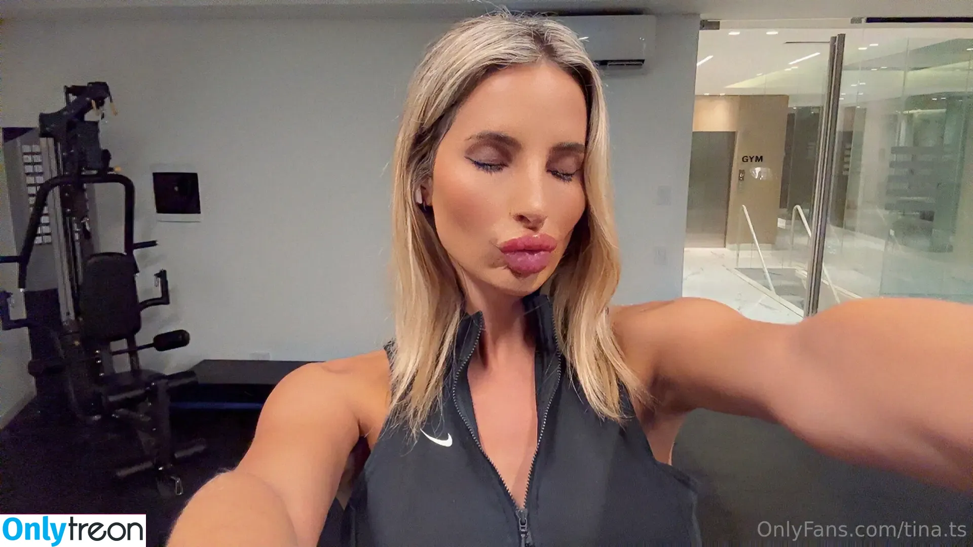 eva.sky.ts nude photo #0005 (evaskye)
