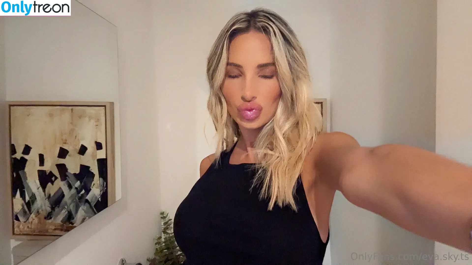 eva.sky.ts nude photo #0017 (evaskye)