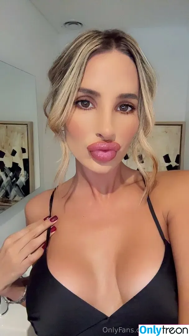 eva.sky.ts nude photo #0080 (evaskye)