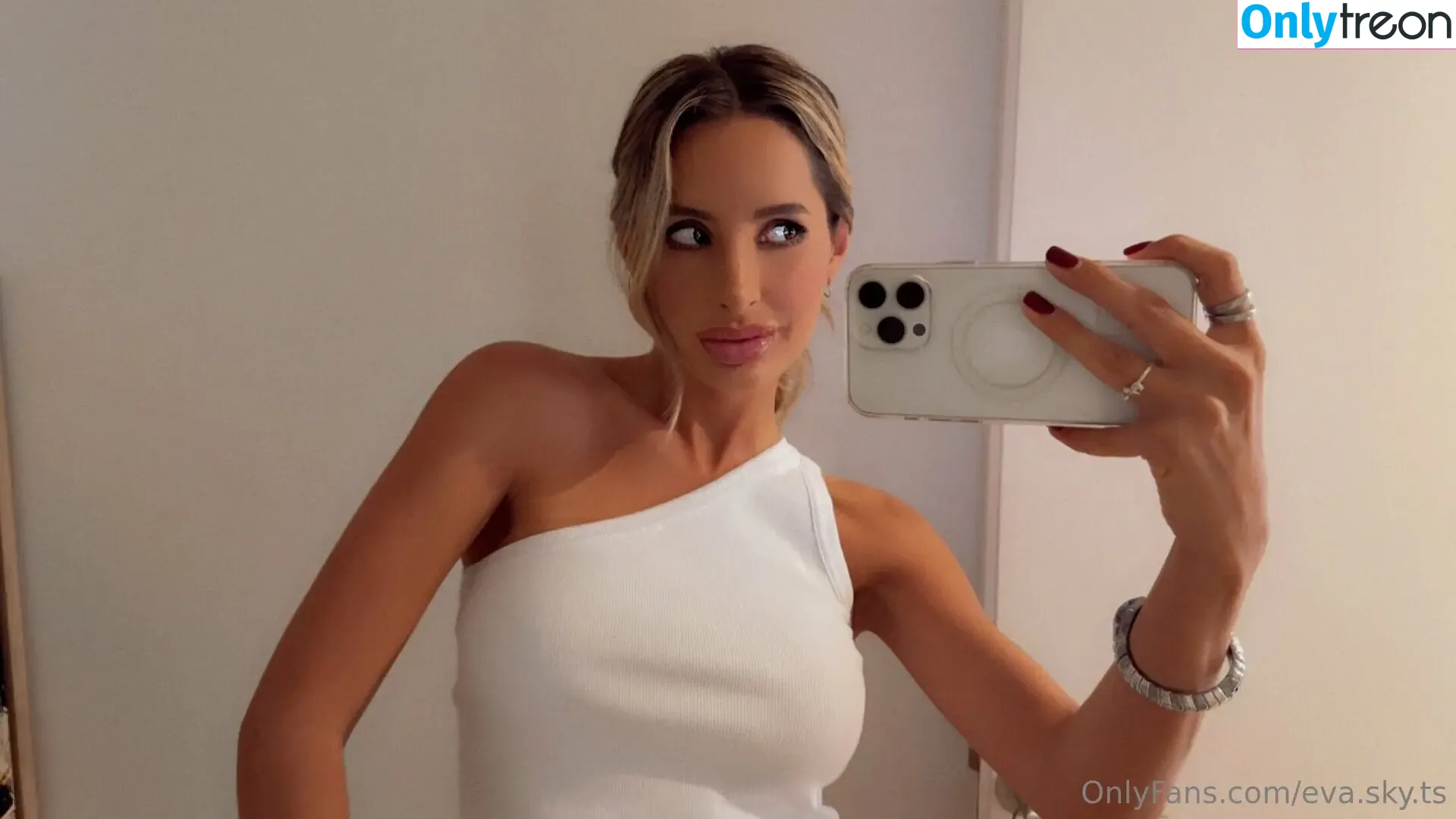 eva.sky.ts nude photo #0083 (evaskye)