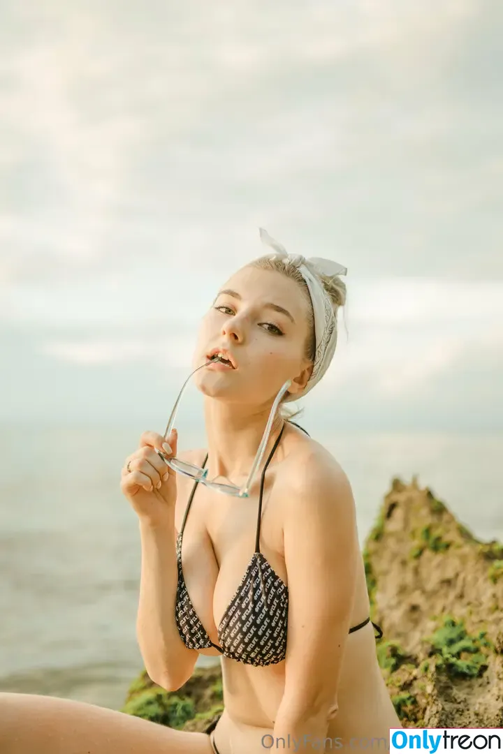 evaelfiefree nude photo #0010 (theevaelfie)