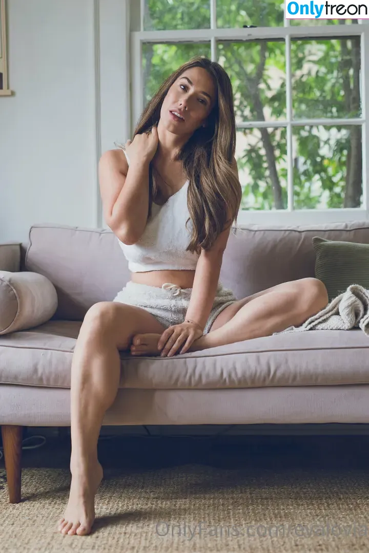evalovia nude photo #0024 (evalovia)