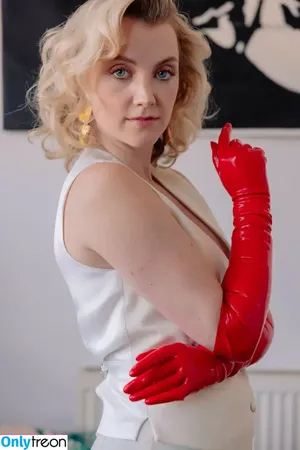 Evanna Lynch / evannalynch nude photo #0051