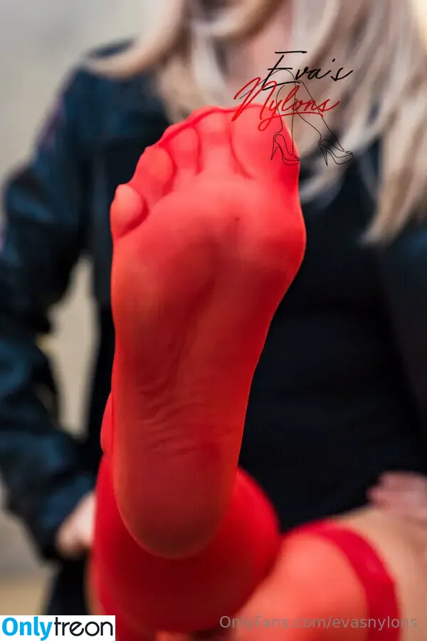 evasnylons nude photo #0077 (harisnyas_csaj)