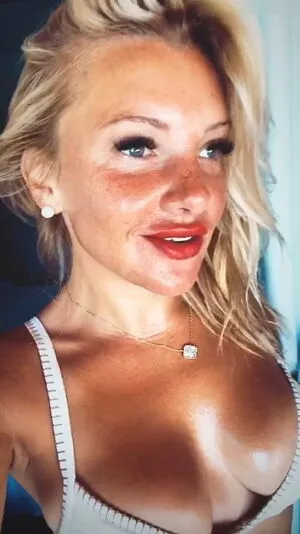 Evelyn Burdecki / evelyn_burdecki / evelynburdecki nude photo #0055