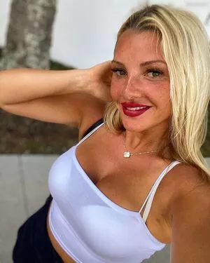 Evelyn Burdecki / evelyn_burdecki / evelynburdecki nude photo #0158