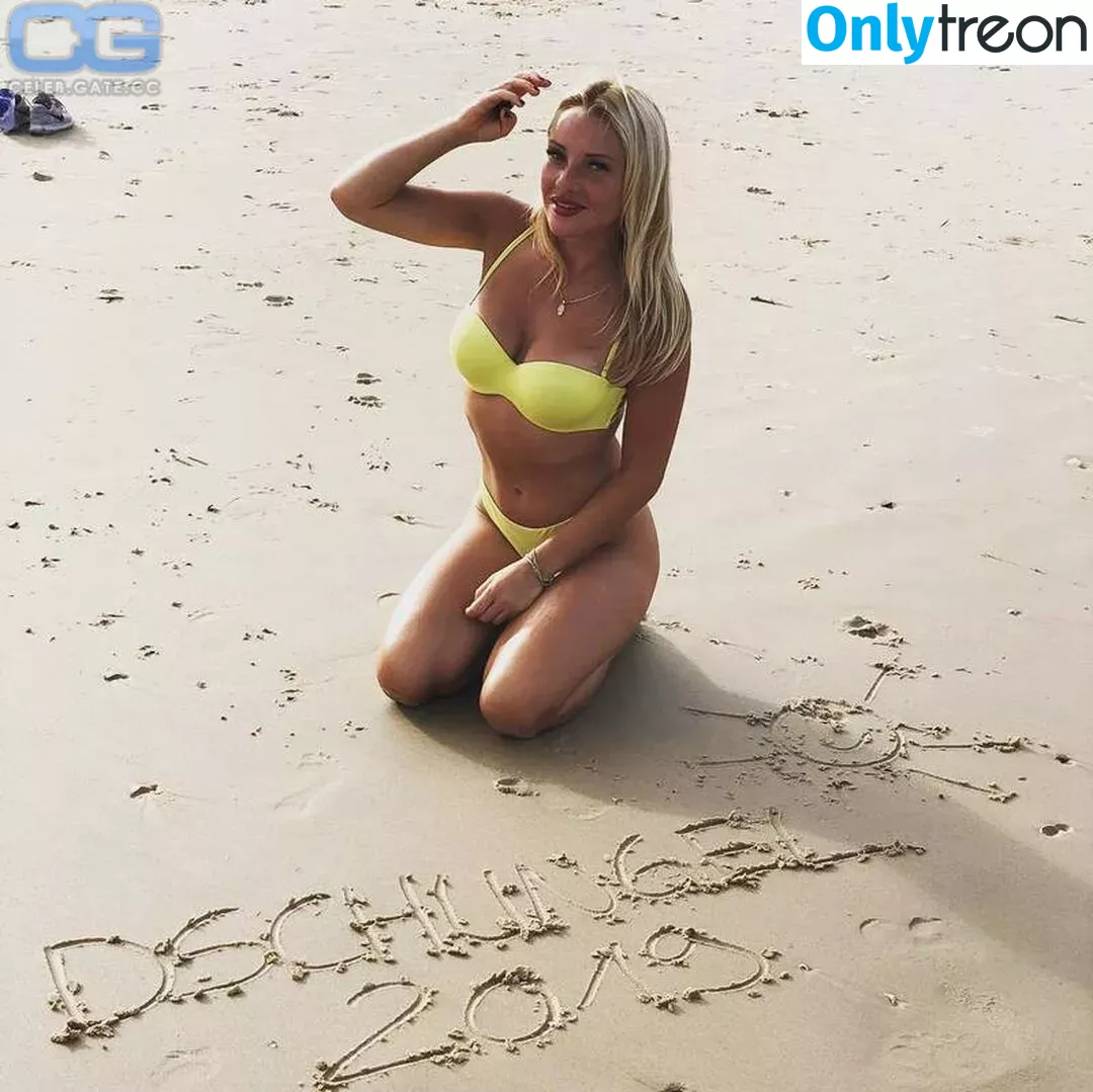 Evelyn Burdecki nude photo #0075 (evelyn_burdecki / evelynburdecki)