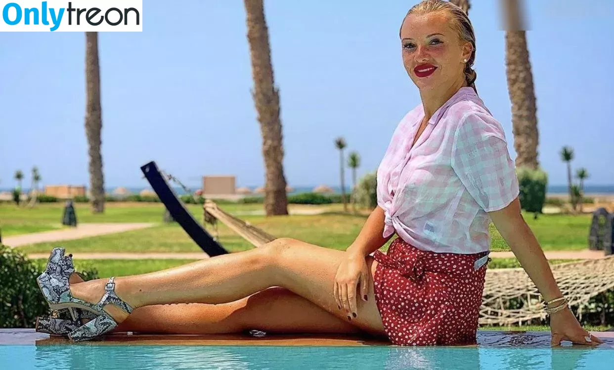 Evelyn Burdecki nude photo #0086 (evelyn_burdecki / evelynburdecki)
