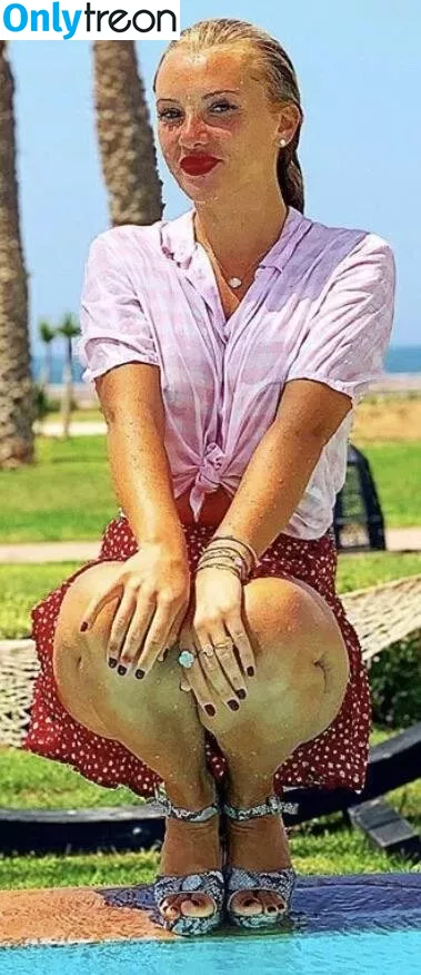 Evelyn Burdecki nude photo #0087 (evelyn_burdecki / evelynburdecki)