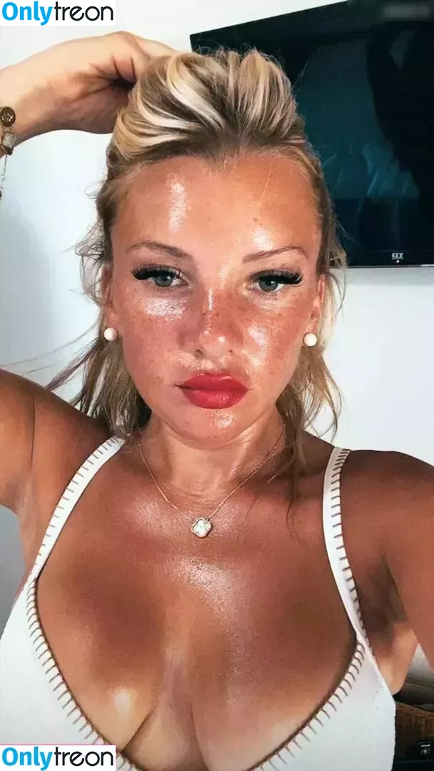 Evelyn Burdecki nude photo #0092 (evelyn_burdecki / evelynburdecki)