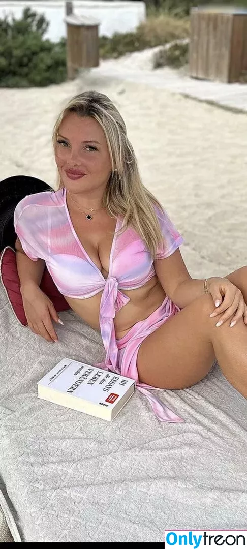Evelyn Burdecki nude photo #0128 (evelyn_burdecki / evelynburdecki)