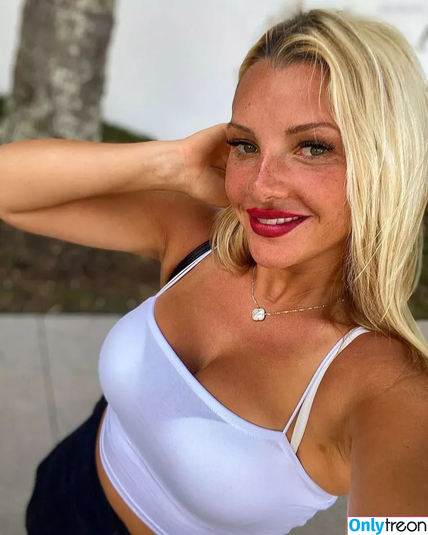 Evelyn Burdecki nude photo #0158 (evelyn_burdecki / evelynburdecki)