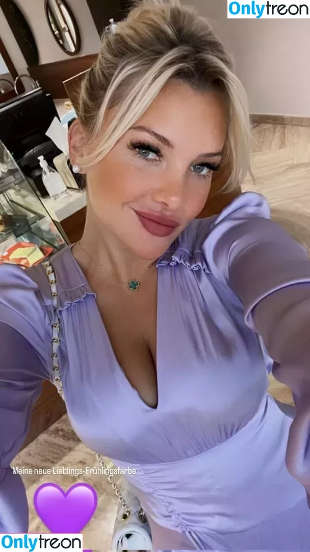Evelyn Burdecki nude photo #0300 (evelyn_burdecki / evelynburdecki)