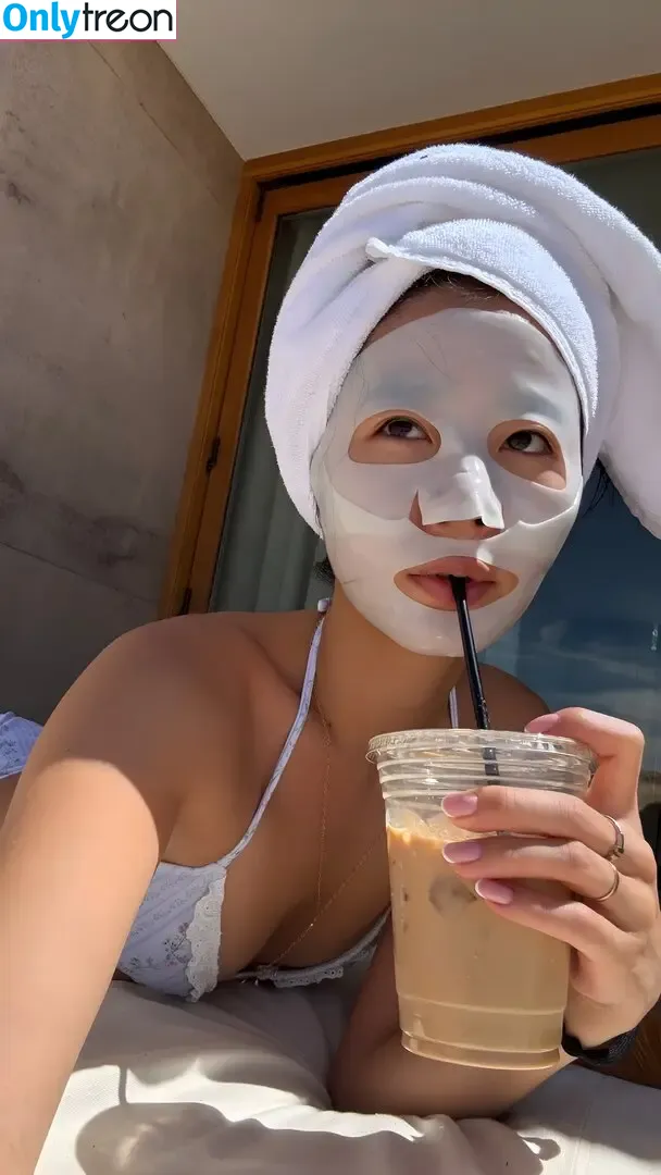 Evelyn Ha nude photo #0087 (eveee9 / hjevelyn)