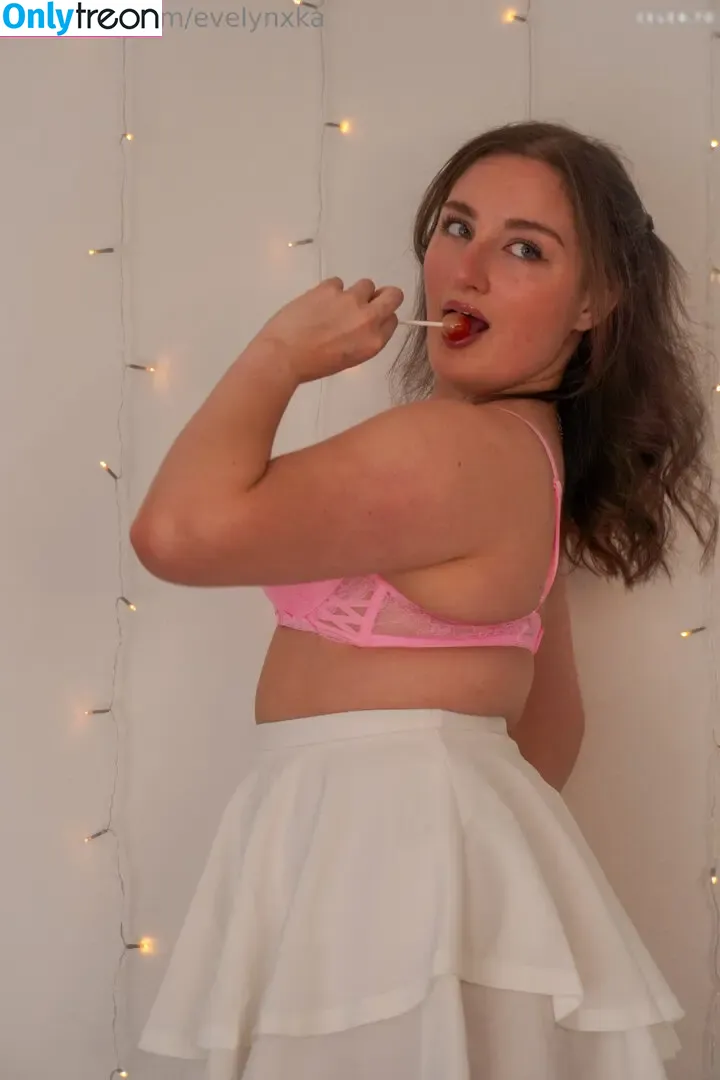 Evelynxka nude photo #0030 (Evelynxka)