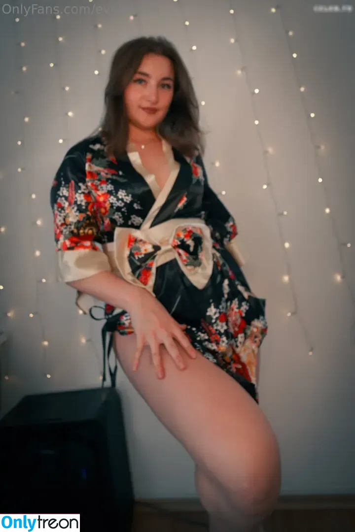 Evelynxka nude photo #0052 (Evelynxka)