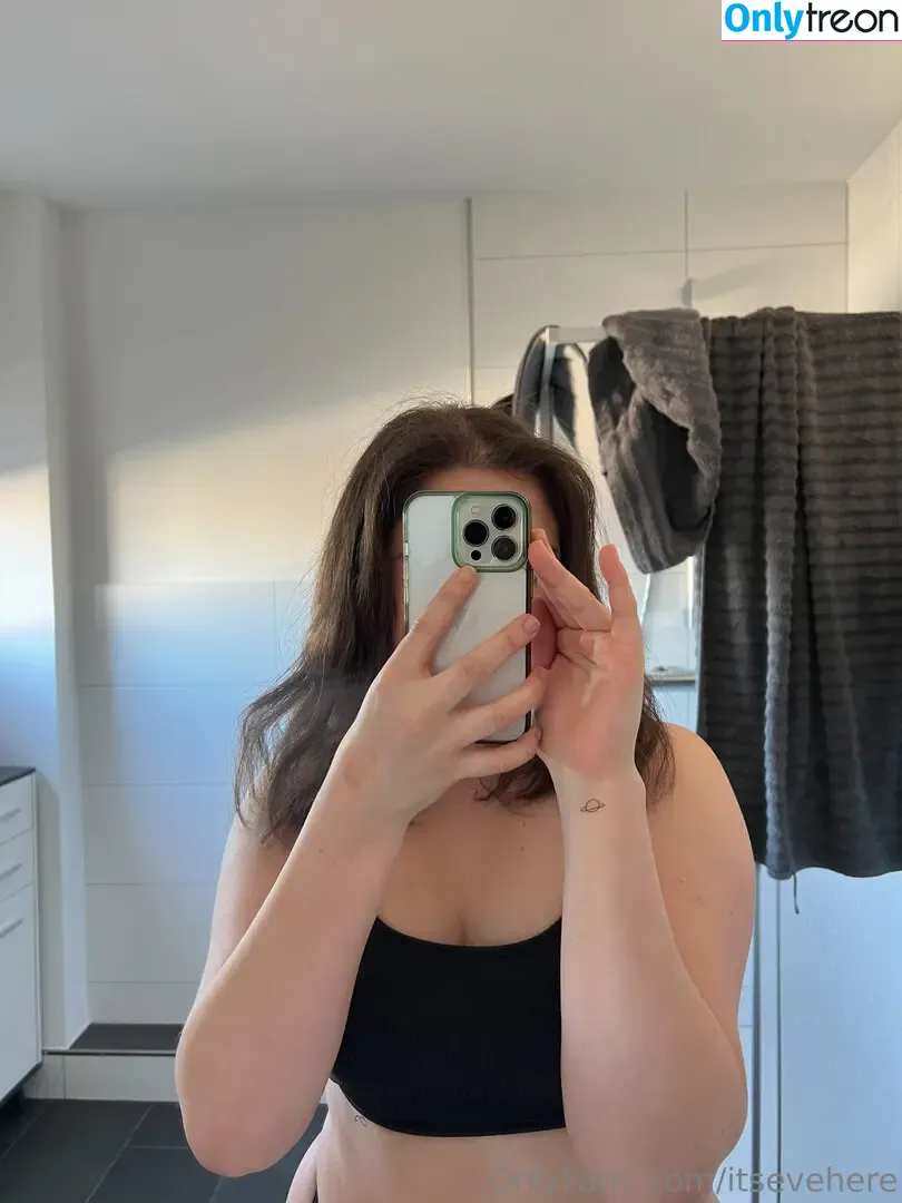 Evelynxka nude photo #0400 (Evelynxka)